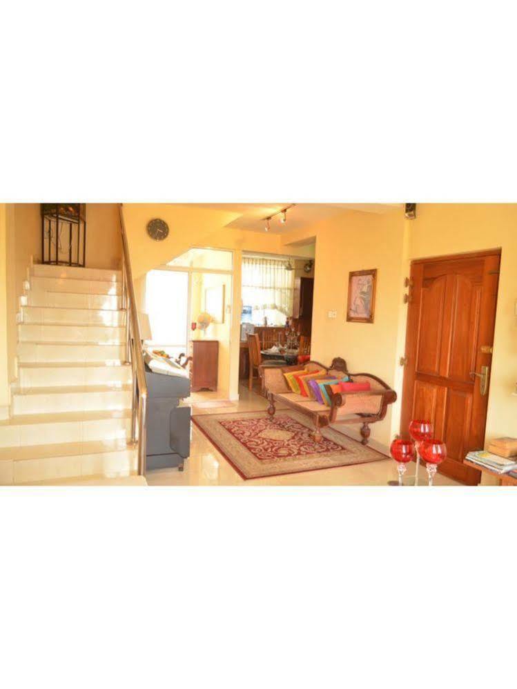 Frangipani Apartment Dehiwala-Mount Lavinia Bagian luar foto